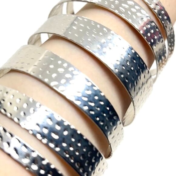 VINTAGE RJ GRAZIANO WIDE HAMMERED SILVER TONE CUFF BRACELET STATEMENT SIGNED - Picture 3 of 10